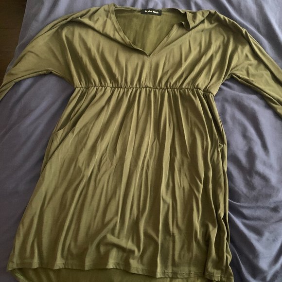 Women's Dress - Picture 1 of 1